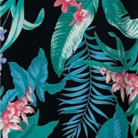 Tommy Bahama women's sleeveless 1/4 zip golf/tennis top, sz. L, floral - Picture 2 of 7